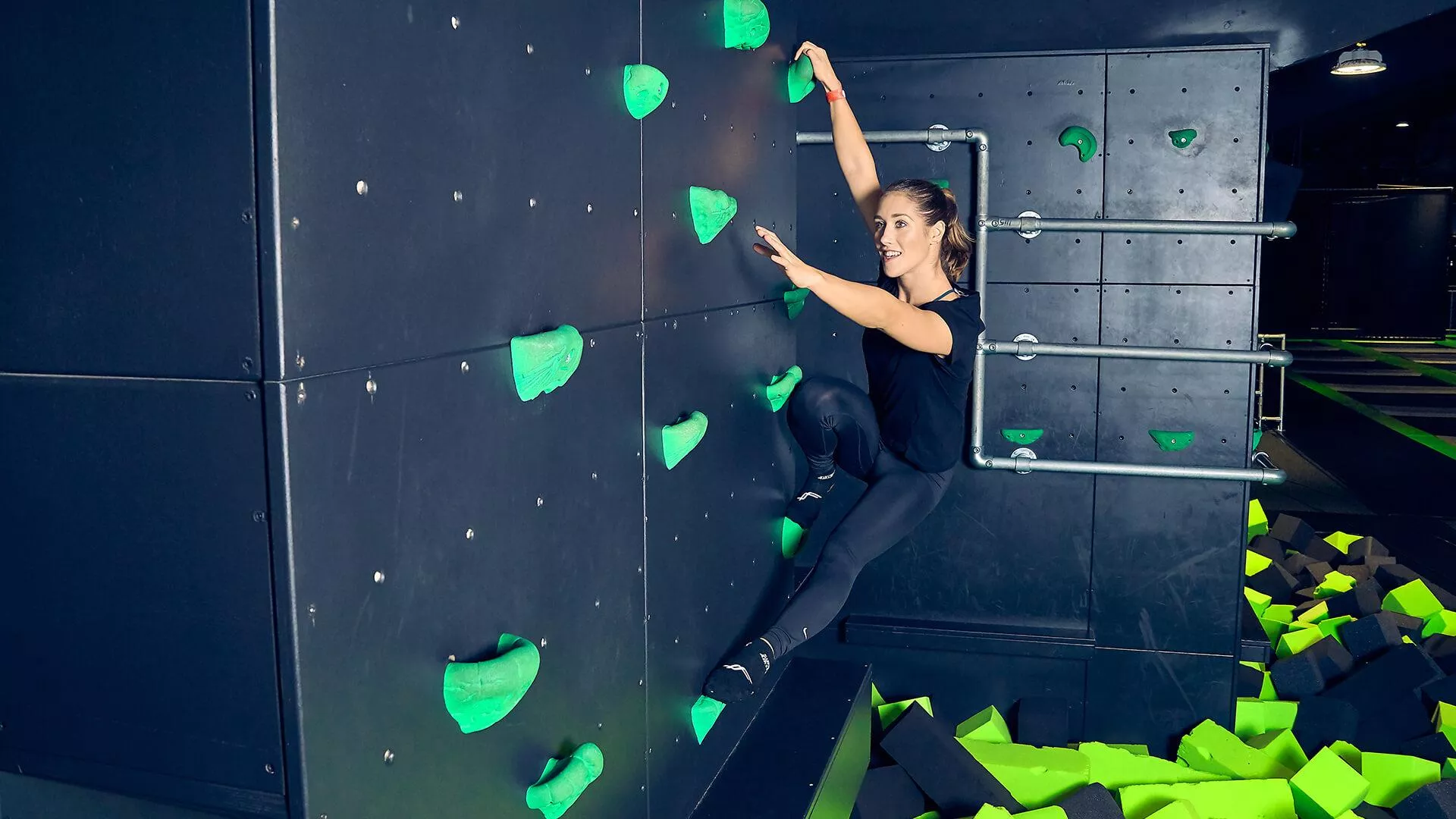  Kafle trampoline park attractions - Climbing Wall