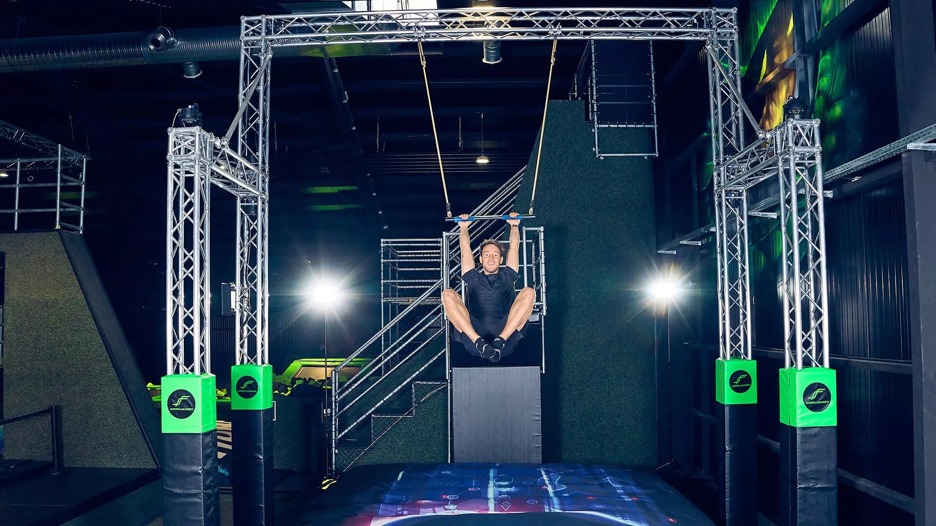  Kafle trampoline park attractions - Trapeze Swing